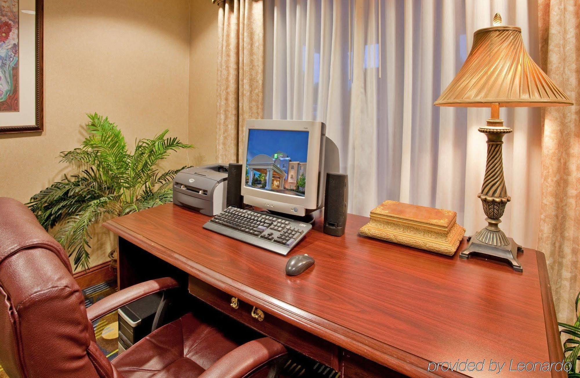 Express - Kansas By Ihg Hotel