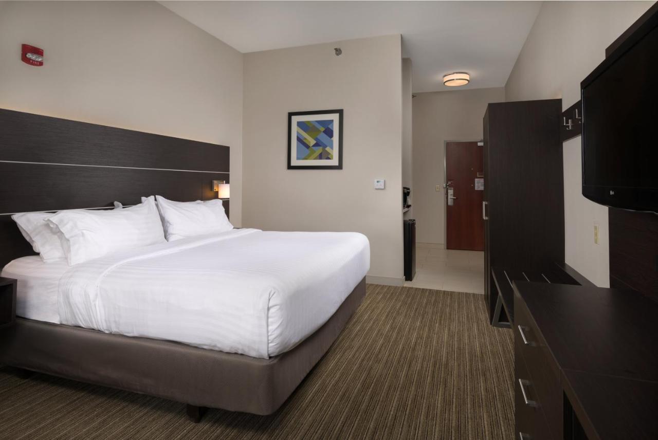 Express - Kansas By Ihg 2*